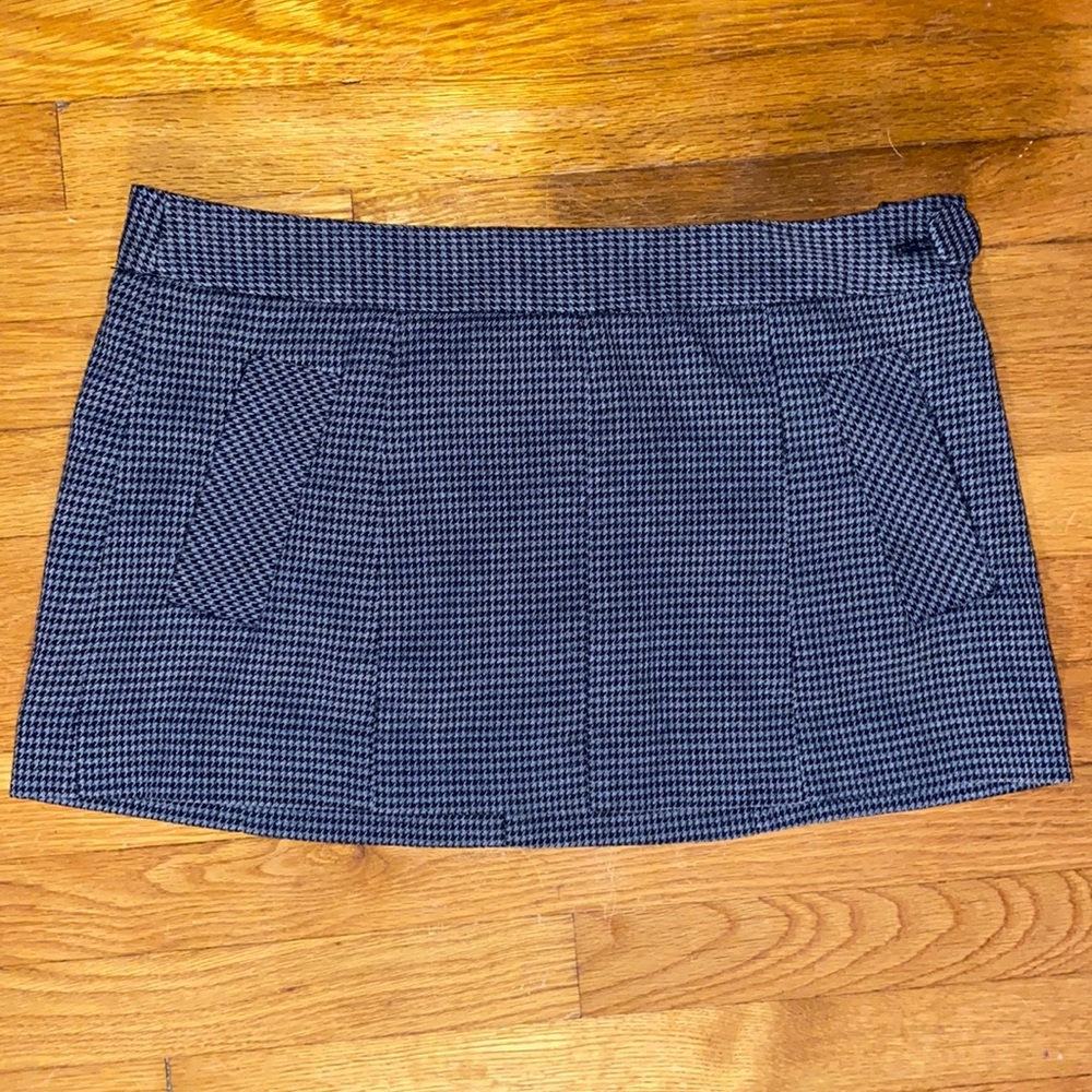 guess mini skirt